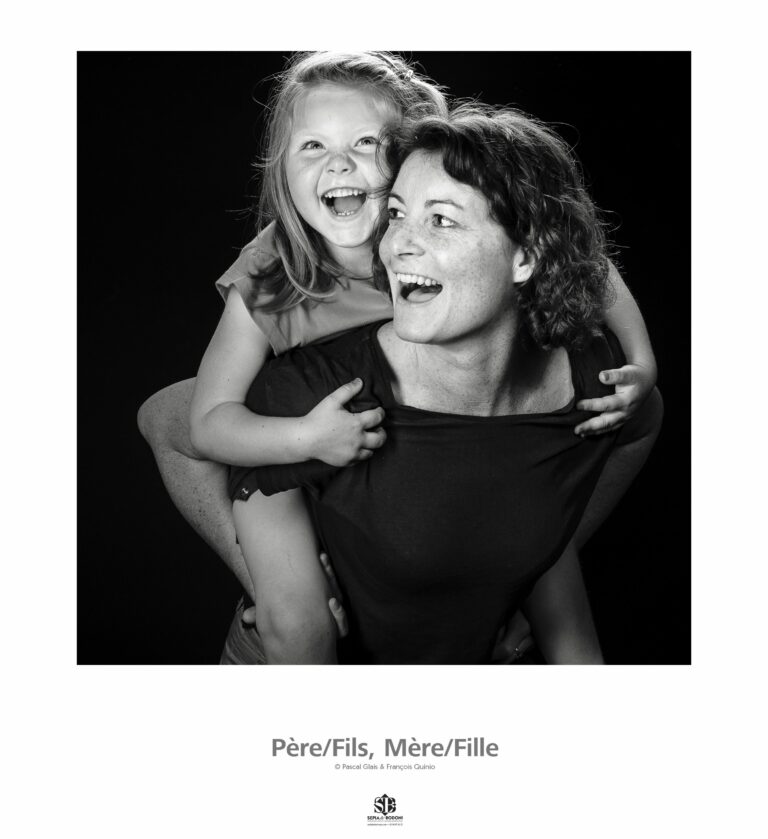 Exposition itinérante photo de portraits de famille Portraits de famille Père fils mère fille